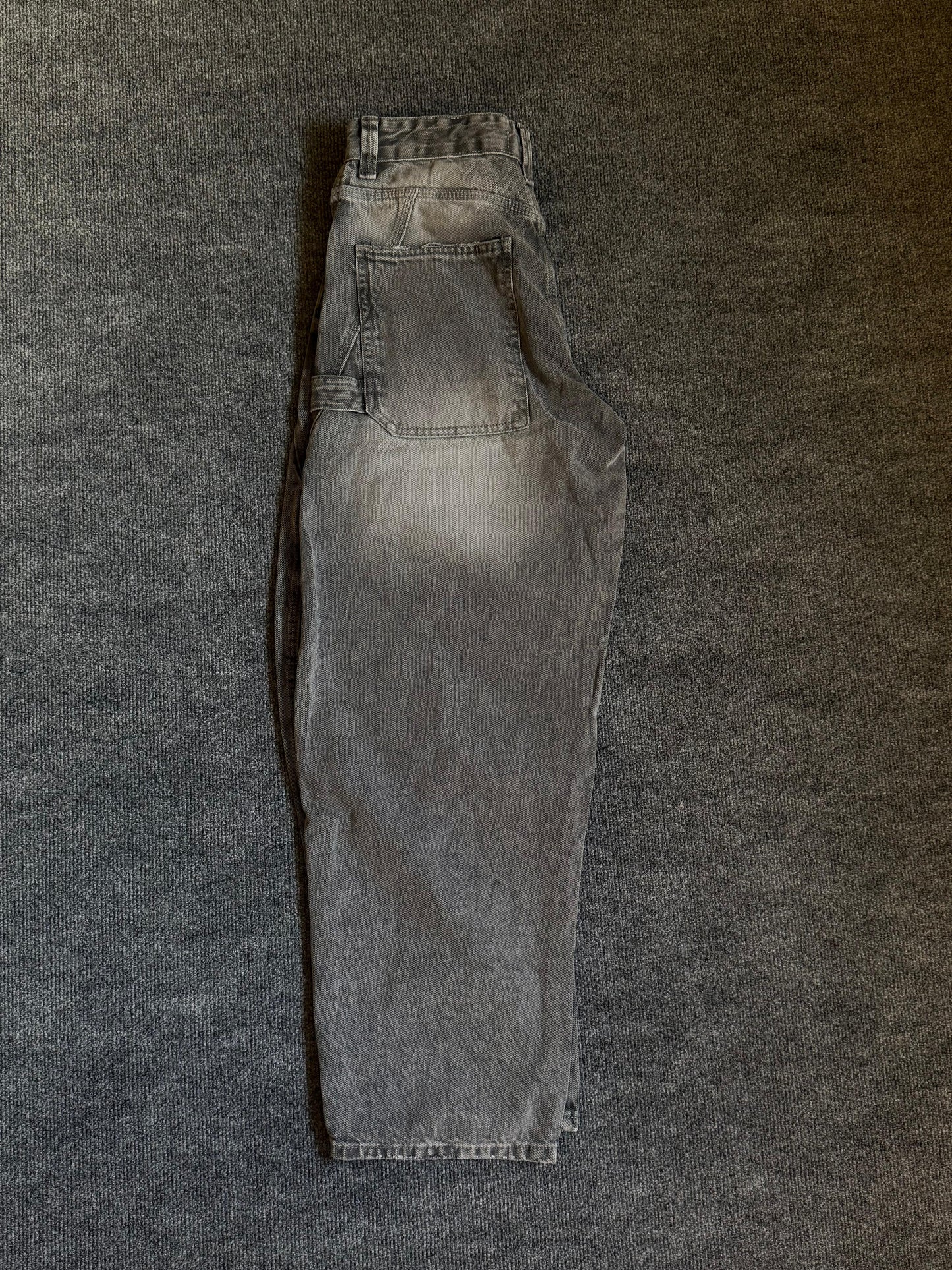 Jean gris baggy délavé (style cargo urbain)
