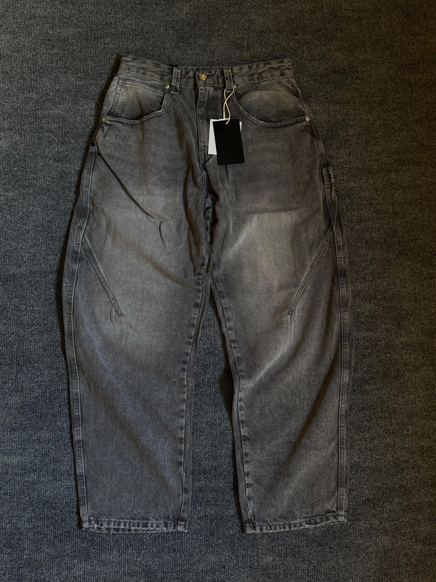 Jean gris baggy délavé (style cargo urbain)