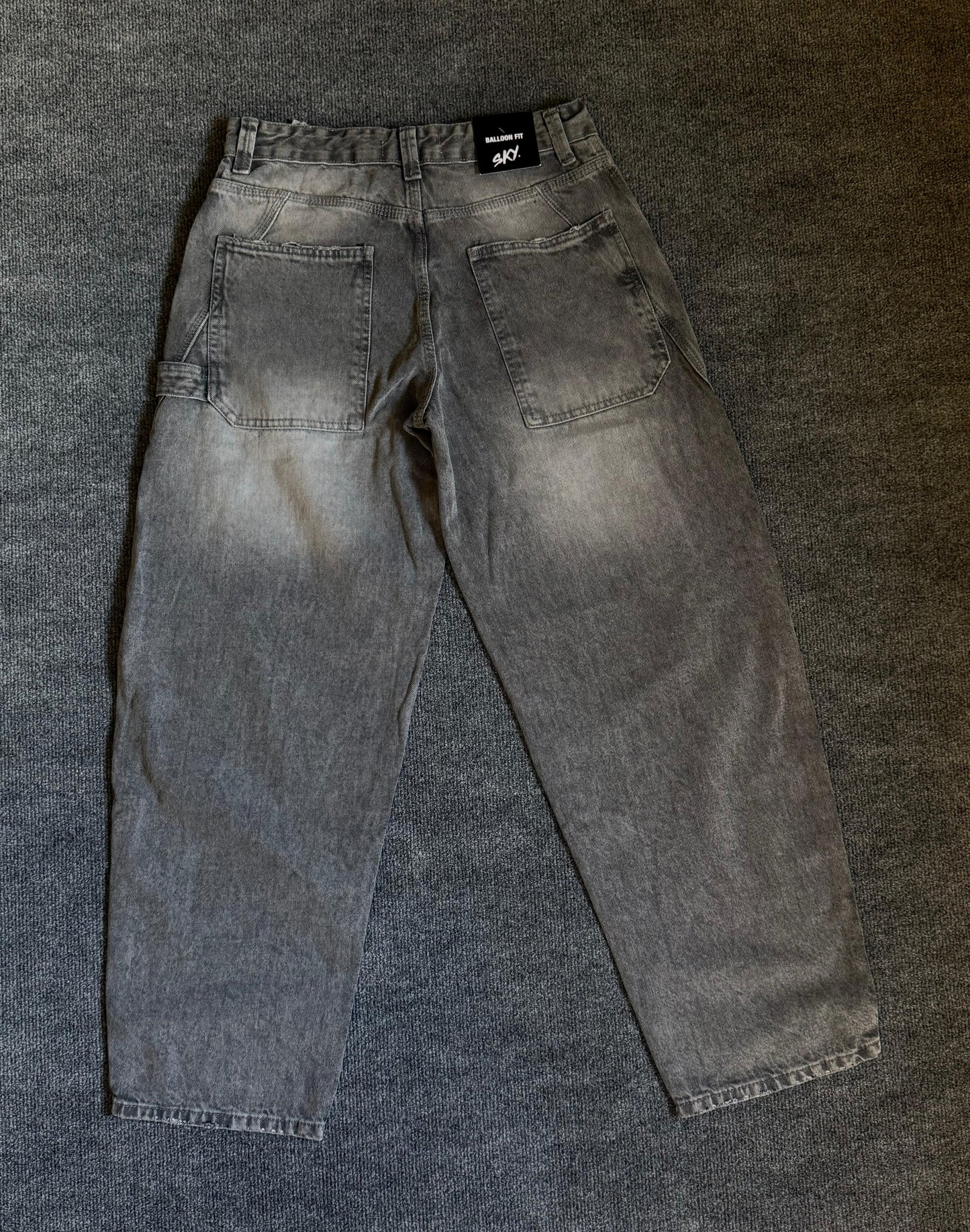 Jean gris baggy délavé (style cargo urbain)